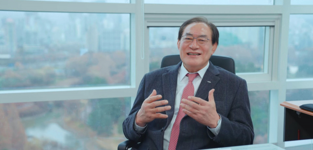 1984년 LA 하계 올림픽 유도(95kg 이하 체급) 종목에서 금메달을 획득한 ‘유도 영웅’ 하형주 국민체육진흥공단 이사장이 일본 외무대신 표창을 받는다. 부산일보 DB