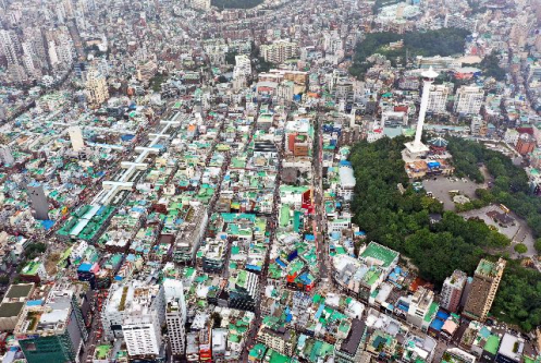 부산 원도심, 용두산공원과 국제시장 등 중구 일대 모습. 정종회 기자 jjh@