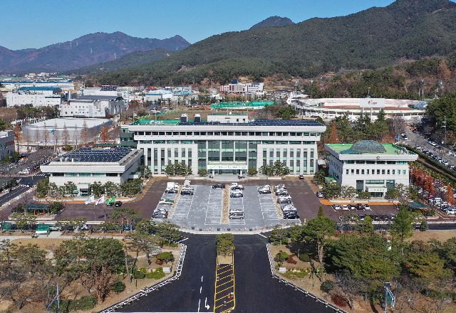 경남 밀양시청 청사 건물 전경. 부산일보DB