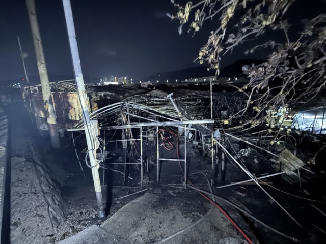 경남 김해시 불암동 화재 현장. 경남소방본부 제공