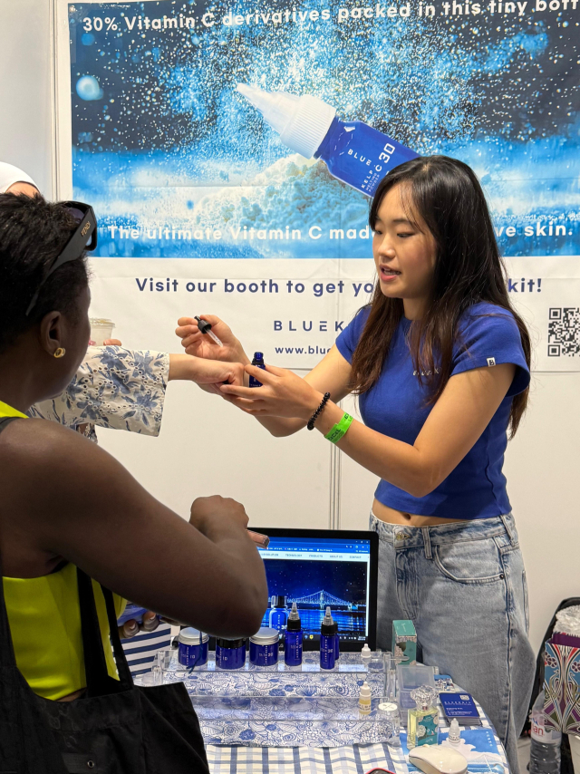 영국 런던에서 ‘톤즈 오브 뷰티 2025’에 참가한 문라이터. 부산관광공사 제공