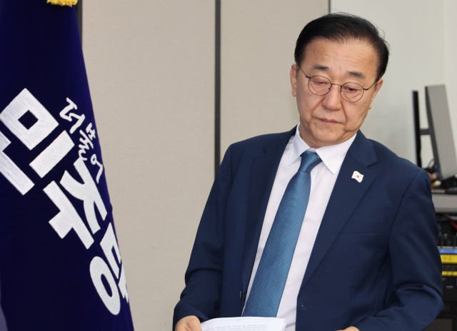 국토교통부 장관 후보자인 더불어민주당 김윤덕 사무총장이 14일 서울 여의도 국회에서 열린 최고위원회의에 참석하고 있다. 연합뉴스