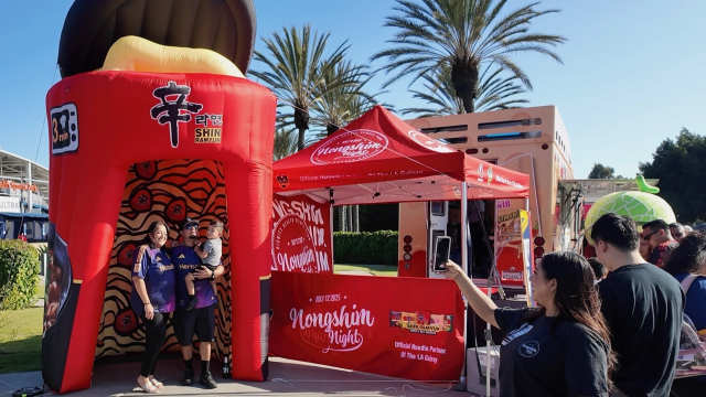 농심이 미국 프로축구리그(MLS) 구단 'LA 갤럭시'의 홈경기에서 농심을 테마로 한 행사 '농심데이'를 진행했다. 농심 제공