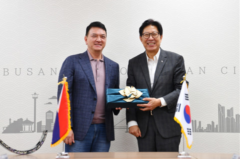 [왼쪽부터] 스트라이크 레빌라(Strike B. Revilla) 필리핀 바쿠르시장, 박형준 부산광역시장