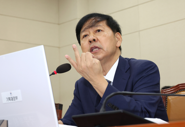 구윤철 경제부총리 겸 기획재정부 장관 후보자가 17일 국회 기획재정위원회에서 열린 인사청문회에서 의원 질의에 답변하고 있다. 연합뉴스