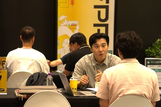 서울 코엑스에서 열리고 있는 ‘AFPRO 2025(농식품 테크 스타트업 창업 박람회)’에서 농식품 분야 미래를 선도할 20개 팀이 투자자들 앞에서 자사의 기술력을 소개하며 투자 유치 행사를 진행했다. 농진원