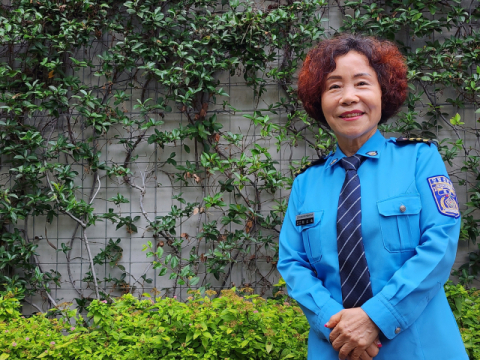 최소숙 씨는 부산에서 54년째 택시를 몰고 거리를 누비는 전국 최장기 근속 여성 기사이다.