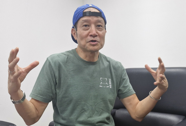 애니메이션 '길 위의 뭉치'를 이춘백 감독과 공동 연출한 오성윤 감독. 그는 '길 위의 뭉치'가 우리나라 아이들이 우리 창작 애니메이션을 보고 자라는 시대를 앞당기는 데 일조하고 싶다고 말했다. 김희돈 기자