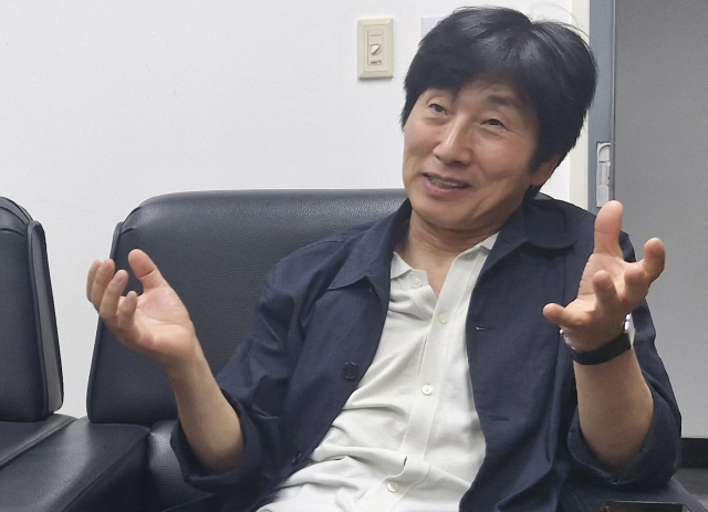 지난 16일 진행된 '길 위의 뭉치' 오성윤 감독 인터뷰에 동행한 명필름 이은 대표. 이 대표는 '길 위의 뭉치'를 '한국 오리지널 애니메이션이 거둔 성취'로 평가했다. 김희돈 기자