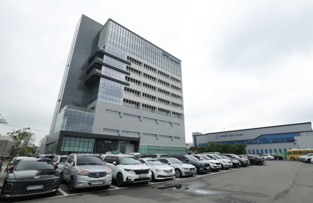 지역 사회는 금양이 다시 지역 경제에 중요한 역할을 하기를 기대하고 있다. 부산 사상구 금양 본사. 이재찬 기자 chan@