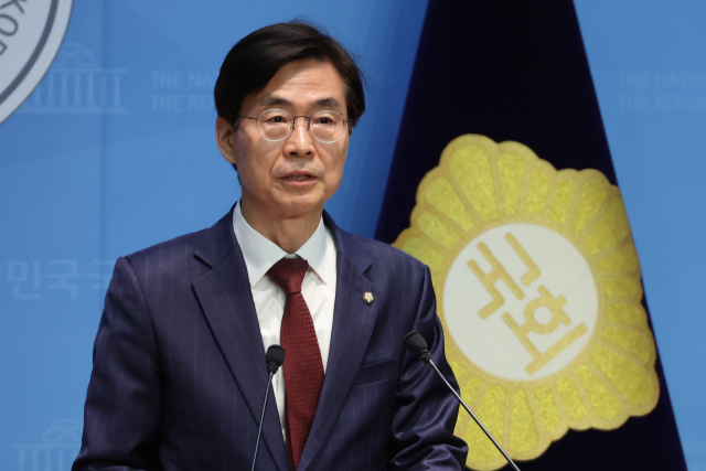 국민의힘 조경태 의원이 21일 서울 여의도 국회 소통관에서 당대표 출마 의사를 밝히는 기자회견을 하고 있다. 연합뉴스