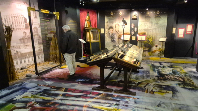 한 관람객이 ‘음악의 집’ 3층 요제프 하이든의 방을 둘러보고 있다. 남태우 기자