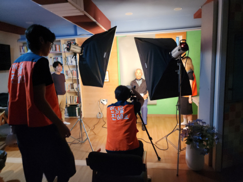 서울예술대 사진과 학생들, 부산연탄은행에 장수사진 재능기부