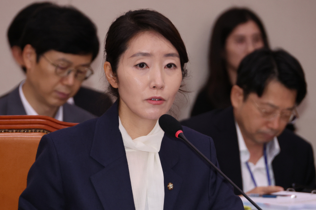 강선우 여성가족부 장관 후보자가 지난 14일 국회 여성가족위원회에서 열린 인사청문회에서 위원의 질문에 답하고 있다. 연합뉴스