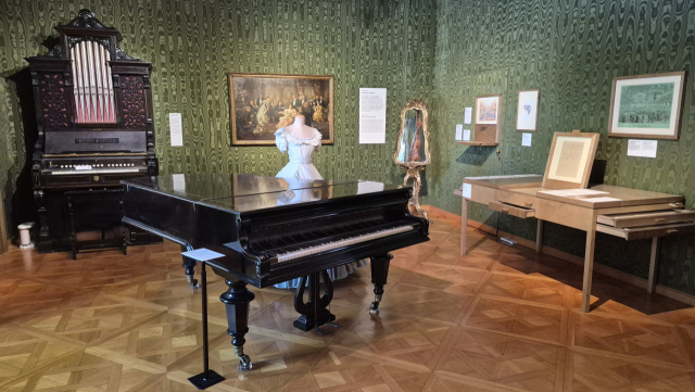 요한 슈트라우스 2세 부부가 사용하던 가구, 악기 등이 전시된 아파트 내부. 남태우 기자