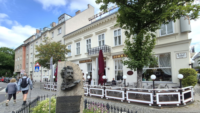 요한 슈트라우스 2세가 음악가로서 데뷔전을 치렀던 쇤브룬궁전 인근의 카페 돔마이어. 남태우 기자.