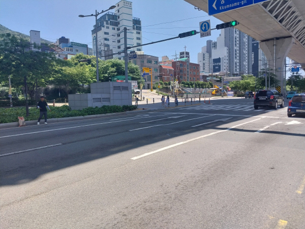 부산 영도구 태종로 일원에서 지반 침하 현상이 발생한 현장 모습. 영도구청 제공