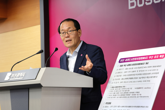 이준승 부산시 행정부시장이 23일 부산시청 브리핑룸에서 ‘2026 세계도서관정보대회’ 유치 관련 기자회견을 하고 있다. 부산시 제공