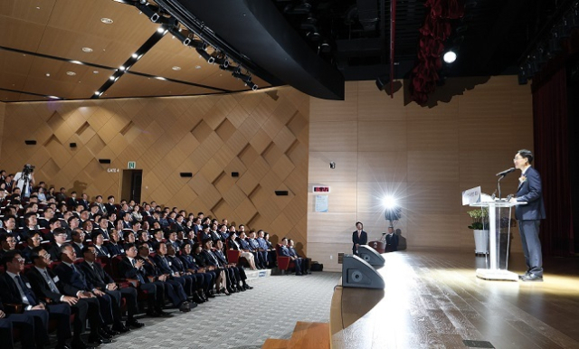 임광현 신임 국세청장이 23일 세종시 국세청 본청 대강당에서 취임식을 가지고 취임사를 하고 있다. 국세청 제공