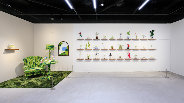 ‘순간의 모양: Glimpse of Summer’ 전시 전경. 사진은 니도이 작품. 신세계갤러리 제공