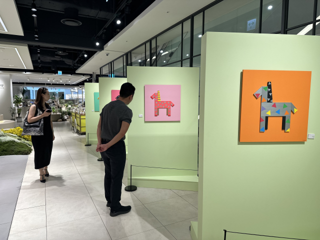 커넥트현대 부산에서 열리고 있는 이창헌 개인전 모습. 김은영 기자 key66@