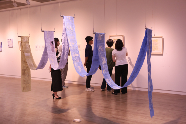 부산시민회관 전시장 설치 전경. 아이테르 제공