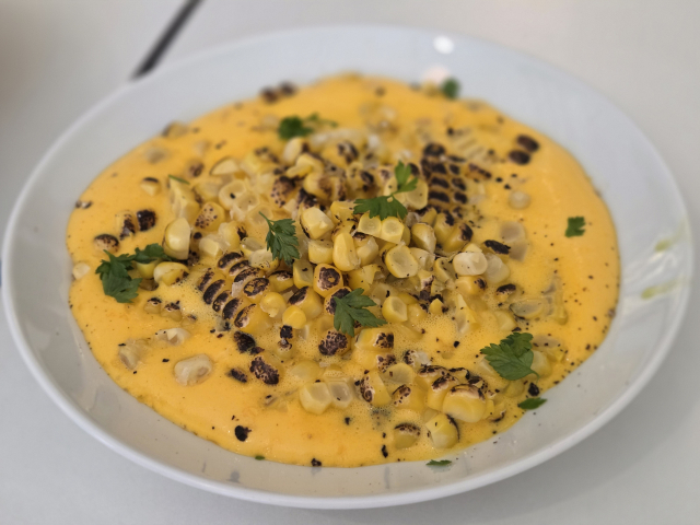 아삭한 초당옥수수의 식감과 고소한 맛을 동시에 느낄 수 있는 초당옥수수크림.