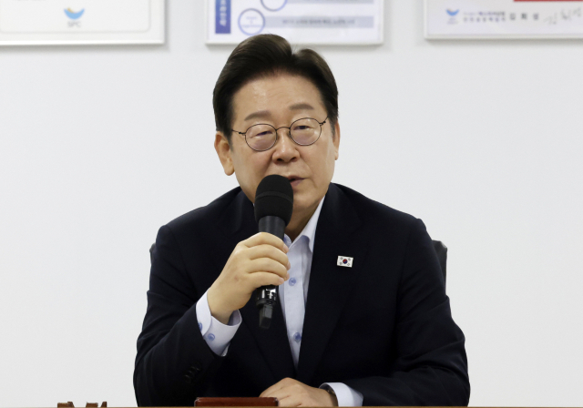 이재명 대통령이 25일 경기 시흥시 SPC 삼립 시화공장에서 열린 산업재해 근절 현장 노사간담회에서 발언하고 있다. 연합뉴스