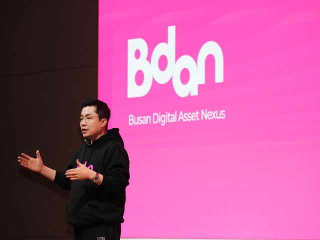 부산디지털자산거래소(Bdan·비단) 김상민 대표가 지난해 10월 부산 해운대구에서 열린 ‘블록체인 위크 인 부산(BWB) 2024’에서 거래소를 소개 중인 모습. 비단 제공
