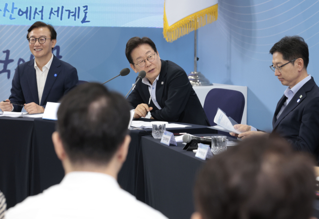 이재명 대통령이 25일 부산 부경대에서 열린 '부산의 마음을 듣다' 간담회에서 발언하고 있다. 정대현 기자 jhyun@