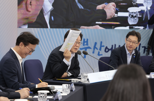 이재명 대통령이 25일 부산 부경대에서 열린 '부산의 마음을 듣다' 간담회에서 발언하고 있다. 정대현 기자 jhyun@