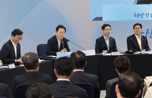 이재명 대통령이 25일 부산 부경대에서 열린 '부산의 마음을 듣다' 간담회에서 발언하고 있다. 정대현 기자 jhyun@