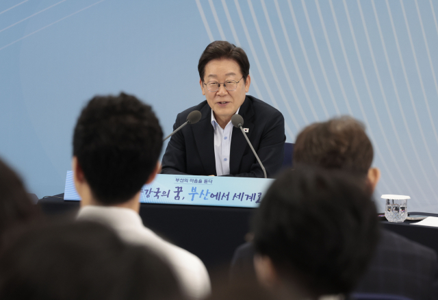 이재명 대통령이 25일 부산 부경대에서 열린 '부산의 마음을 듣다' 간담회에서 발언하고 있다. 정대현 기자 jhyun@