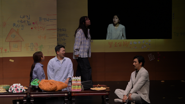 지난 26일 부산시민회관 소극장에서 진행된 권상우 연출가의 연극 '네 가족' 쇼케이스 장면. 부산문화재단 제공