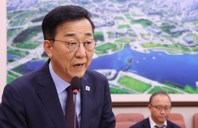 김윤덕 국토교통부 장관 후보자가 29일 서울 여의도 국회 국토교통위원회에서 열린 인사청문회에서 발언하고 있다. 연합뉴스