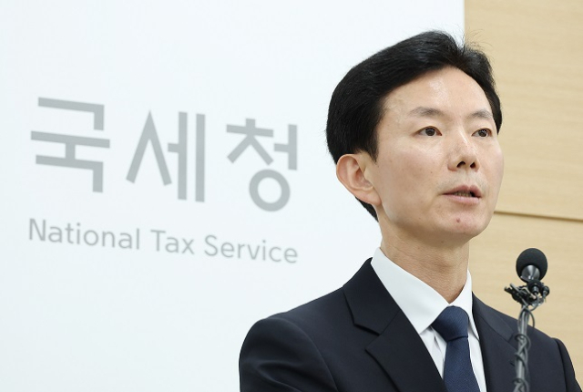 민주원 국세청 조사국장이 29일 정부세종청사 국세청 브리핑실에서 주가조작 관련 브리핑을 하고 있다.