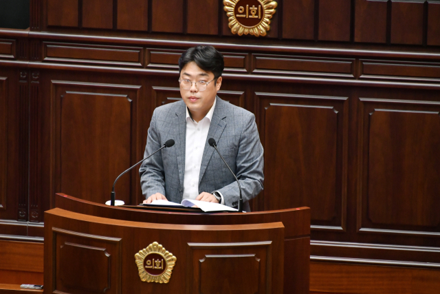 부산시의회 기획재경위원회 소속 반선호(비례) 의원은 29일 제330회 임시회 5분 발언에서 “산업단지, 도시철도, 학교 등 부산 곳곳에서 묵묵히 일하는 노동자들이 더 이상 구조적 무관심 속에 방치되어선 안 된다”며 노동권 보호와 제도적 지원 강화를 촉구했다. 부산시의회 제공