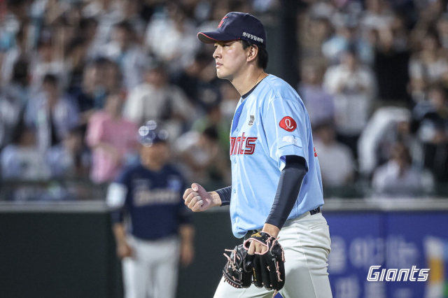 이날 개인 통산 160세이브를 기록한 김원중. 롯데 자이언츠 제공