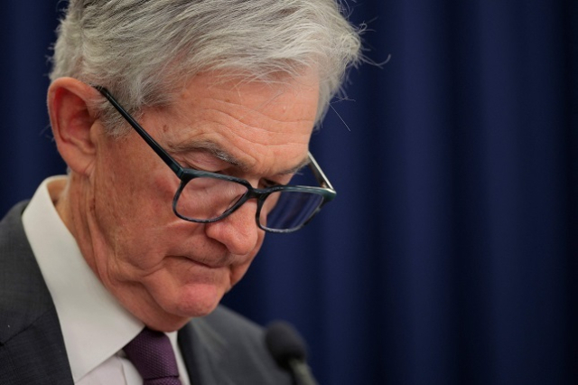 제롬 파월 미 연준 의장이 30일(현지시간) 기준금리 동결을 발표한 후 기자회견을 갖고 있다. 연합뉴스