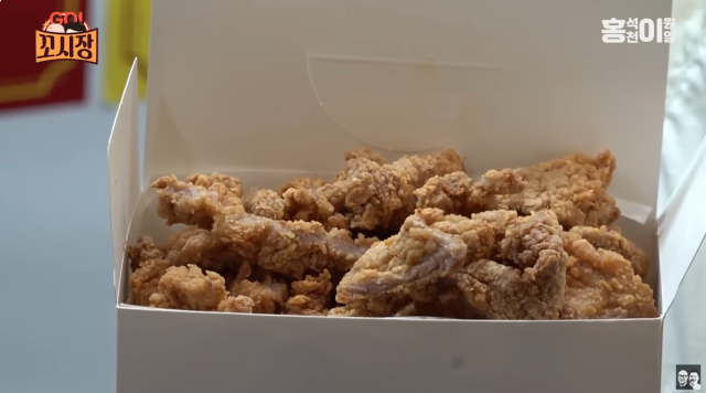 부평깡통시장의 대표 메뉴인 돼지갈비를 튀겨 만든 깡돼후. 홍석천이원일 유튜브 캡처