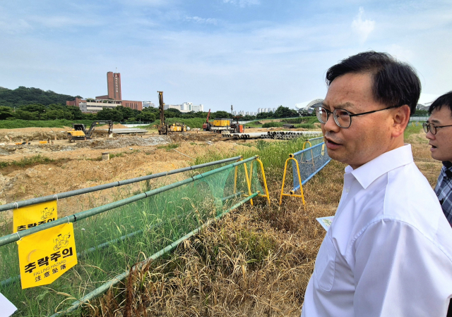 김성범 해양수산부 차관은 31일 경기도 안산시 안산 추모시설(가칭 4·16생명안전공원) 조성사업 공사 현장을 점검했다. 해수부 제공