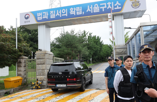 사진은 경기도 의왕시 서울구치소 앞에서 법무부 차량이 구치소로 향하는 모습. 연합뉴스