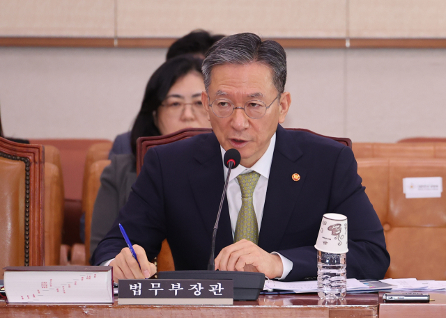 1일 서울 여의도 국회에서 열린 법제사법위원회 전체회의에서 정성호 법무부 장관이 의원질의에 답하고 있다. 연합뉴스