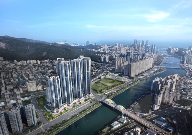 롯데건설이 부산 해운대구 재송동에 전용면적 84~244㎡, 최고 67층, 2070세대 규모의 하이엔드 아파트 ‘르엘 리버파크 센텀’을 공급한다. 지난달 실시한 1순위 청약에서 최고 경쟁률 116.4 대 1을 기록할 정도로 많은 관심을 모았다. 사진은 해당 단지의 조감도. 롯데건설 제공