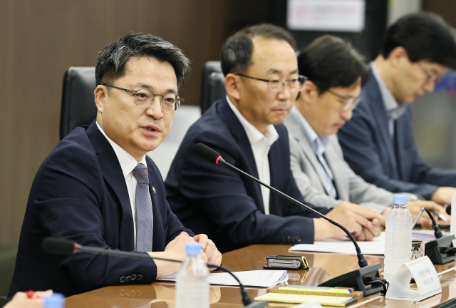 문신학 산업통상자원부 1차관이 지난달 16일 서울 중구 대한상공회의소 대회의실에서 열린 제조업 AI대전환(AX) 관계부처 합동회의를 주재하고 있다. 산업부 제공