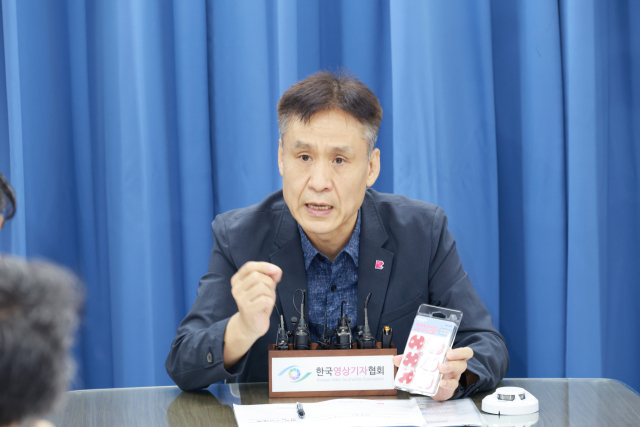 부산시 김기환 시민안전실장이 4일 부산시청에서 부산시의 '재난약자 화재 예방 주요 대책'을 설명하고 있다. 부산시 제공