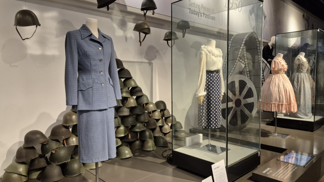 대구섬유박물관 ‘패션관’에 시대별로 유행한 의상이 전시돼 있다. 남태우 기자
