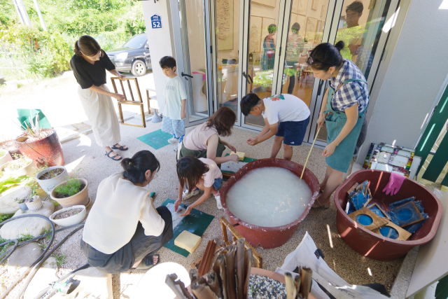 지난 30일 부산 금정구 이건희 스튜디오에서 열린 '2025 꿈의 스튜디오' 시범 수업 모습. 금정문화재단 제공
