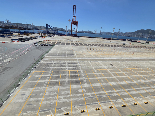 부산항 북항 자성대부두에 조성된 화물차 주차장. BPA 제공