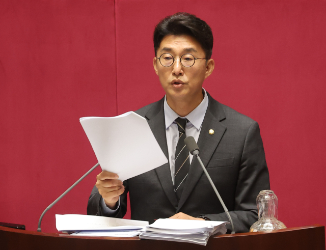 5일 국회 본회의에서 더불어민주당 노종면 의원이 방송법 일부개정법률안 관련 무제한 토론(필리버스터)을 이어가고 있다. 연합뉴스